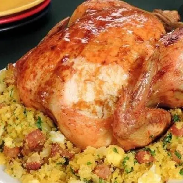 Combo 02 - Suculento Frango Assado, Feijão Tropeiro, Batata com Ervas e Arroz