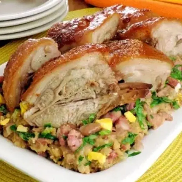 Combo 04 - Lombo Recheado Assado, Feijão Tropeiro, Batata com Ervas e Arroz