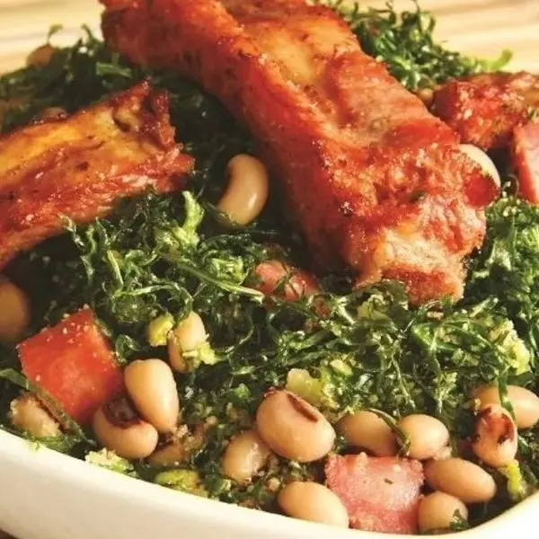 Combo 05 - Costelinha Defumada, Feijão Tropeiro, Batata com Ervas e Arroz