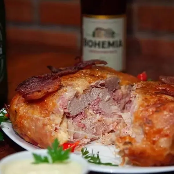 Combo 06-Frango Recheado e Desossado, Feijão Tropeiro, Batata com Ervas e Arroz