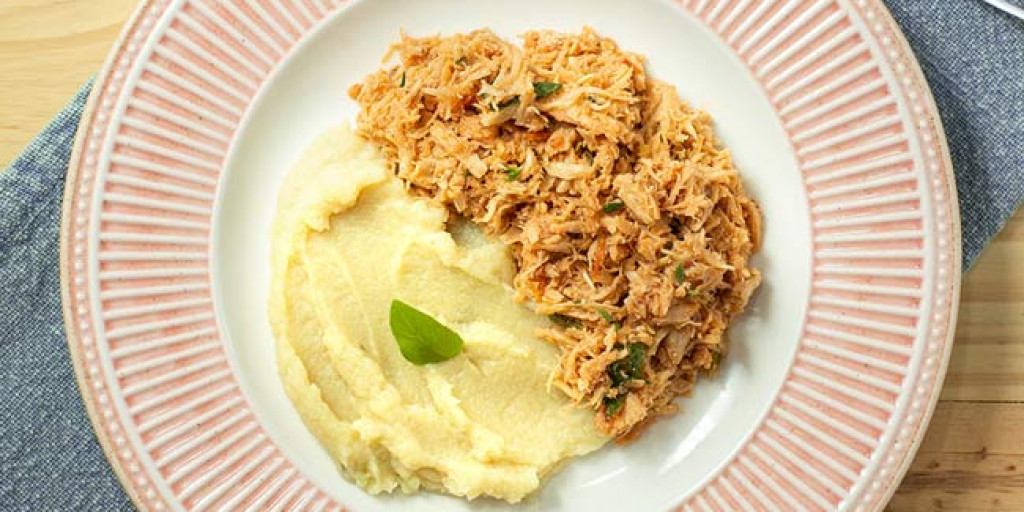 frango desfiado com purê de batata inglesa