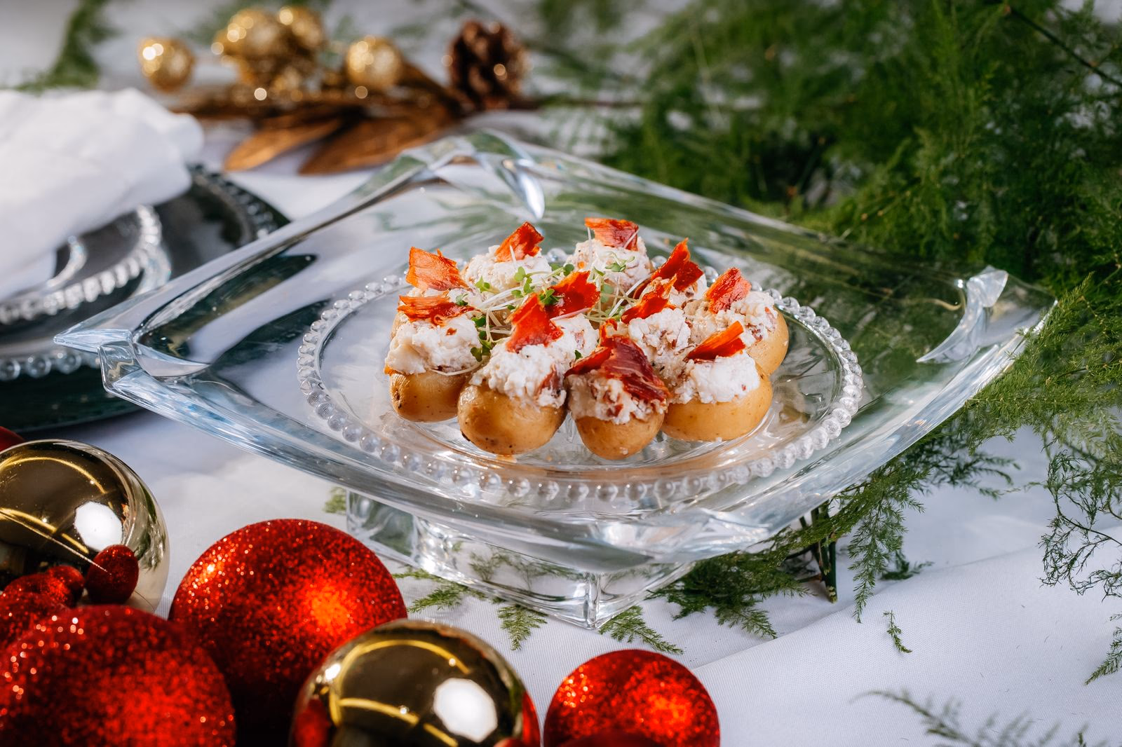 Mini Batatinhas Recheadas com Pasta de Queijo de Cabra e Crispy de Parma