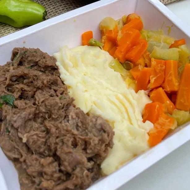 Carne de Panela com Purê de Batata Inglesa e Legumes Fit – 300g