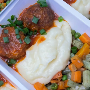 Almôndega ao Molho Vermelho com Purê. - 300g